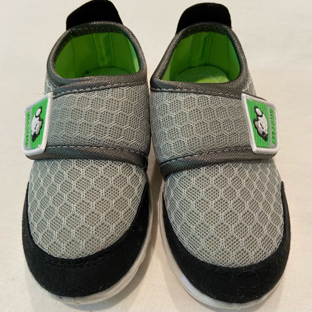 Toddler slip on sneakers
